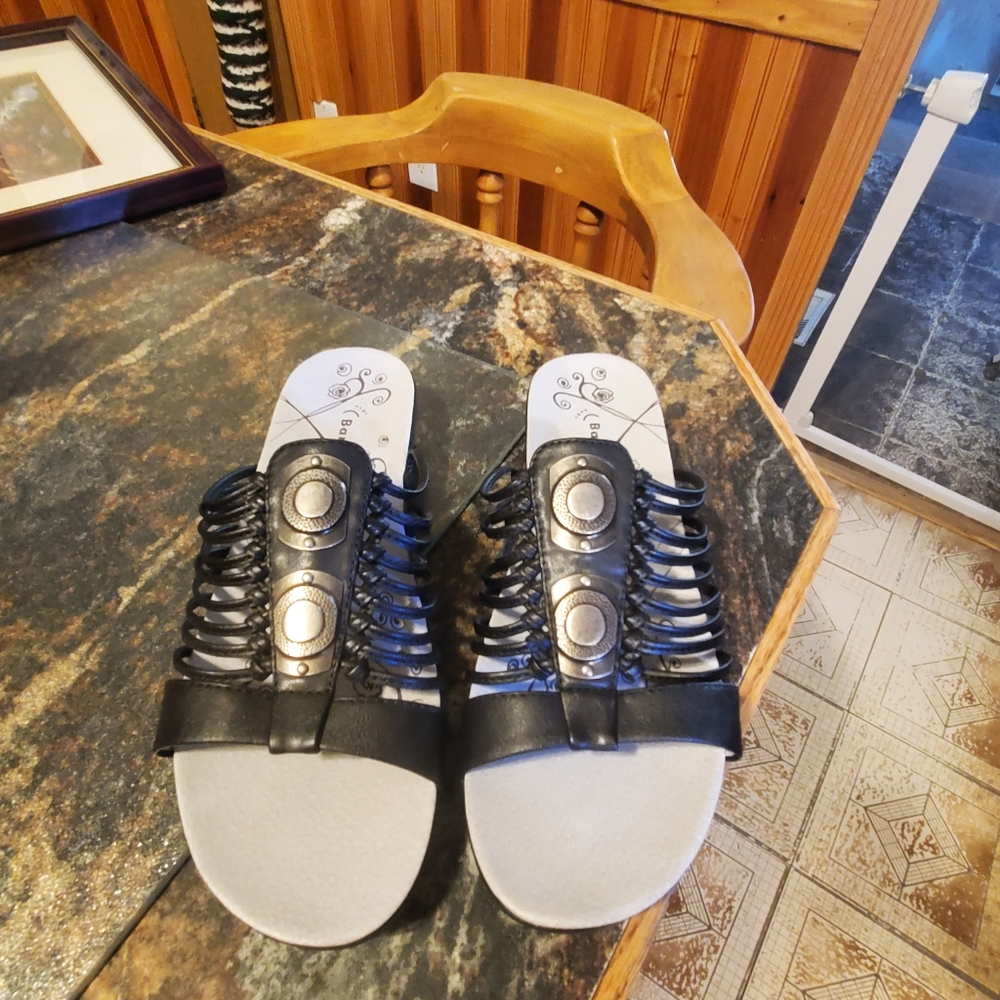 Bare Traps Black Sandals Size 9